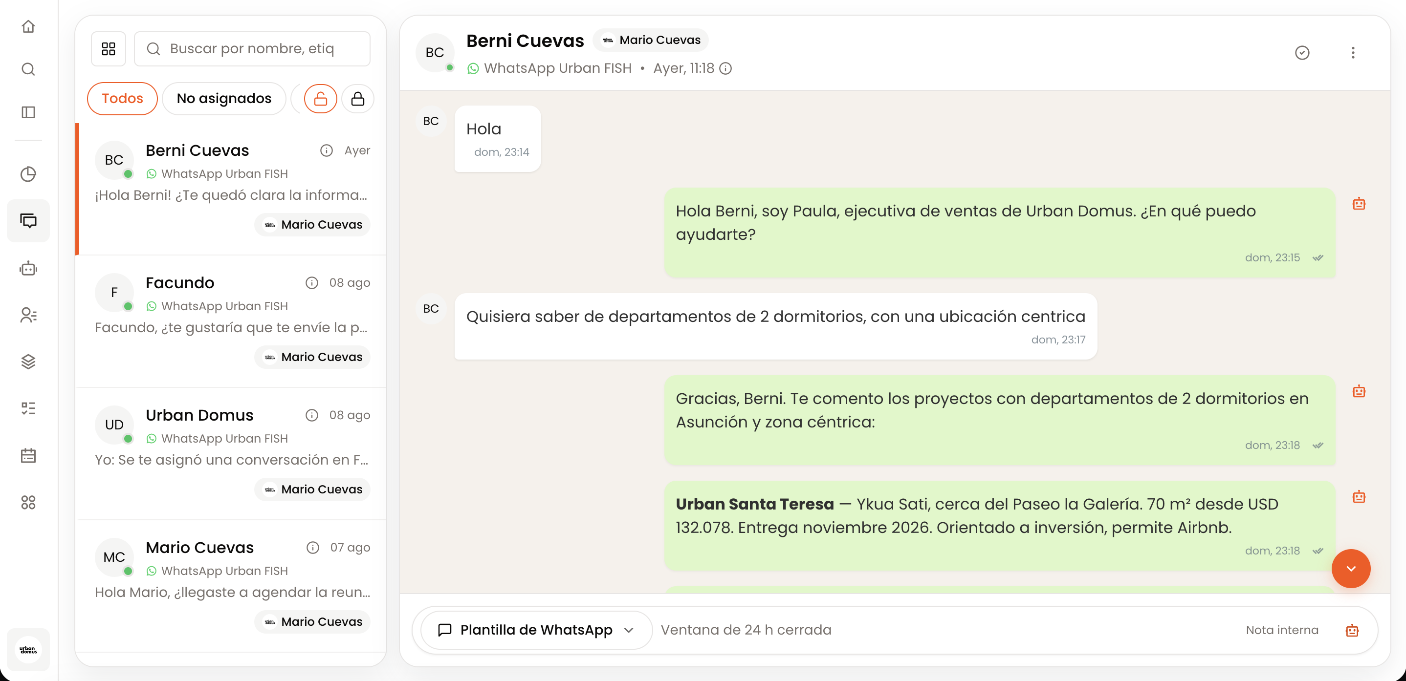 Captura de la bandeja unificada de Fish: lista de conversaciones de WhatsApp a la izquierda y chat con un cliente atendido por el agente IA a la derecha.